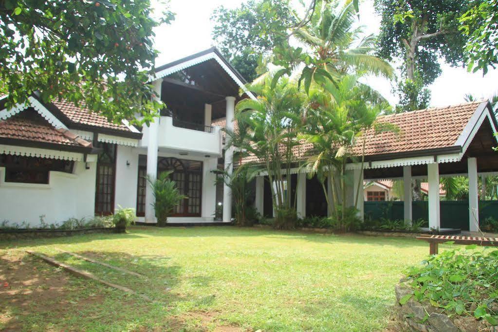 Villa Taprobane Негомбо Екстериор снимка